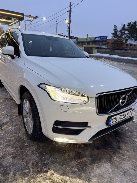 Volvo XC90 в дуже гарному стані !Один власник !Площадкам не турбувати!