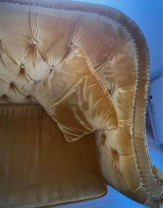 Sofa musztardowa Chesterfield
