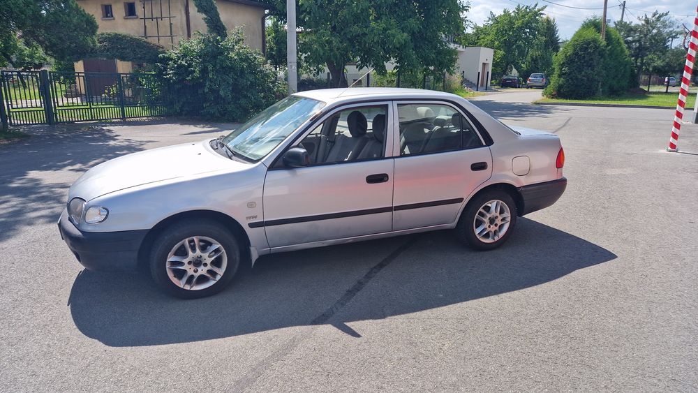 Toyota corolla e11