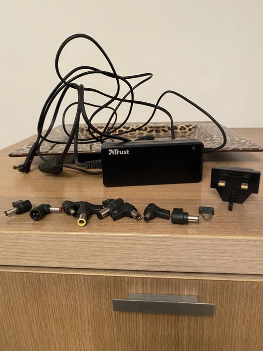Trust Portable PC Charger with 10 Inputs64752186992130121