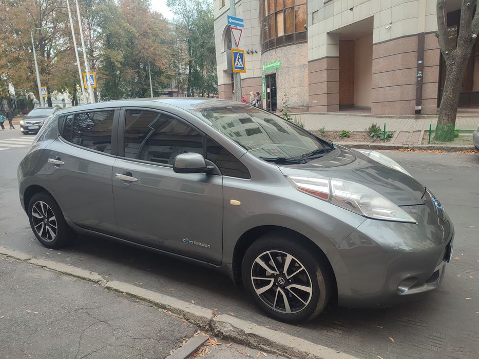 Продам Nissan Leaf