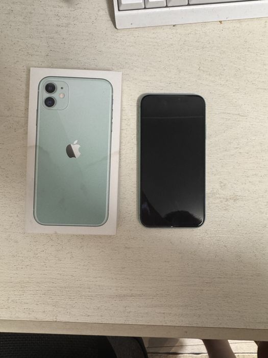 IPhone 11 z pudelkiem