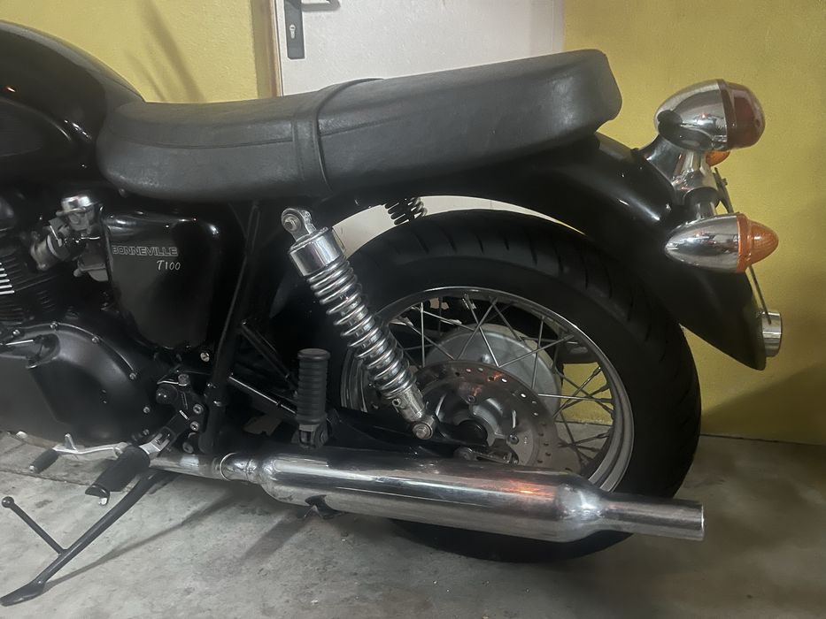 Triumpf  T100 Bonneville
