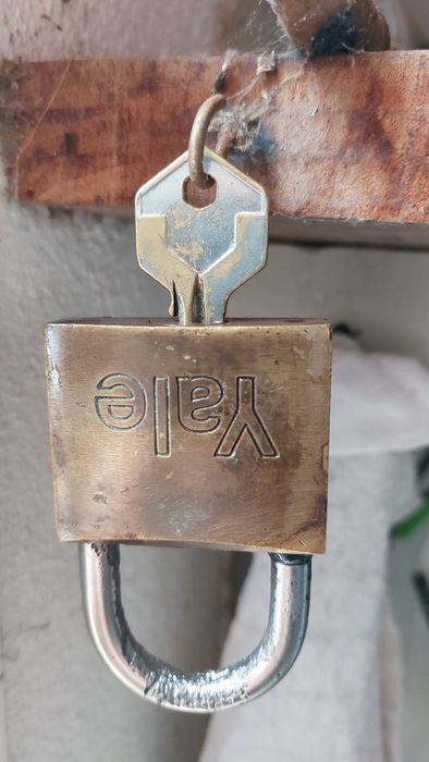Cadeado YALE em latão
