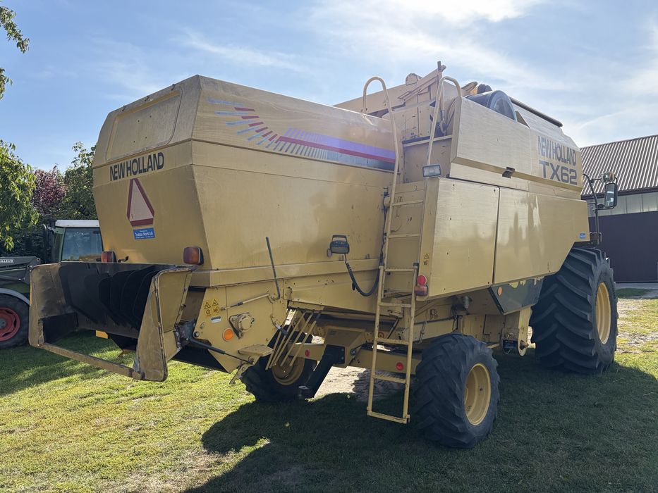 Kombajn zbożowy New Holland TX 62 PLUS
