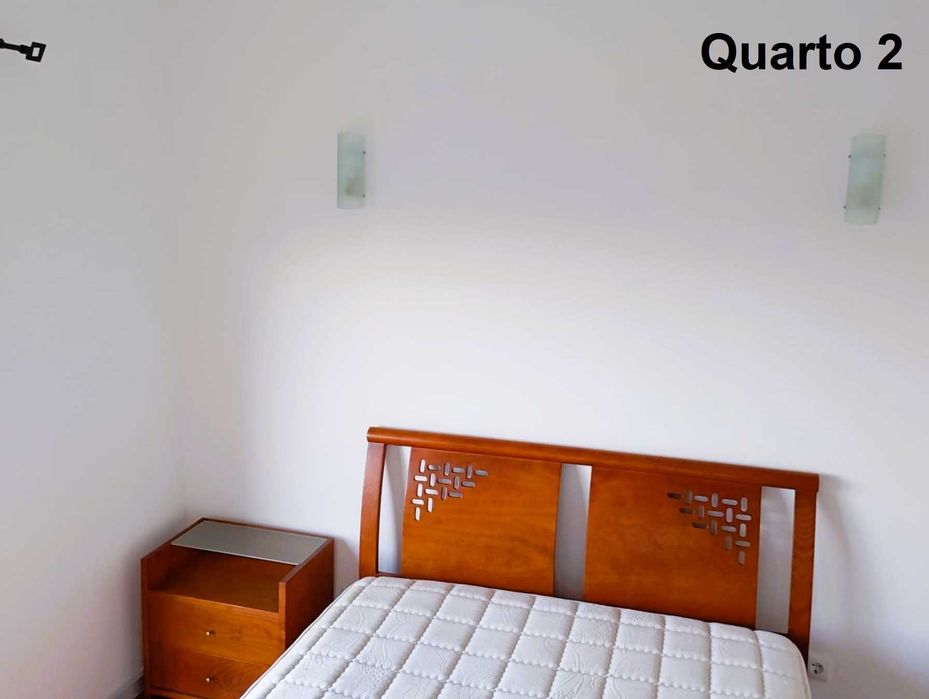 Quarto mobilado em moradia T3