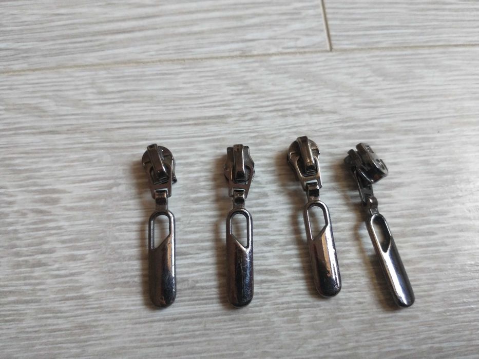 Suwak do zamka (4szt) (ciemny 4,2cm)