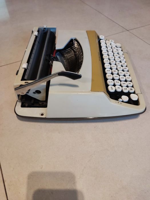 Máquina de escrever Singer