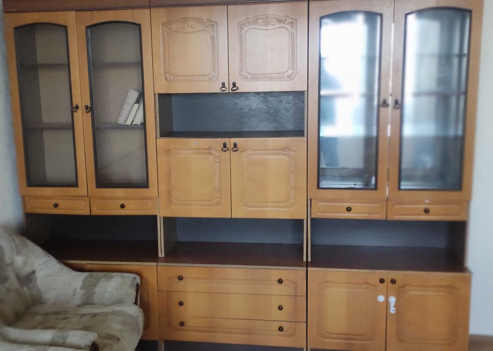 Набор мебели: стенка+2 шкафа +диван + столик