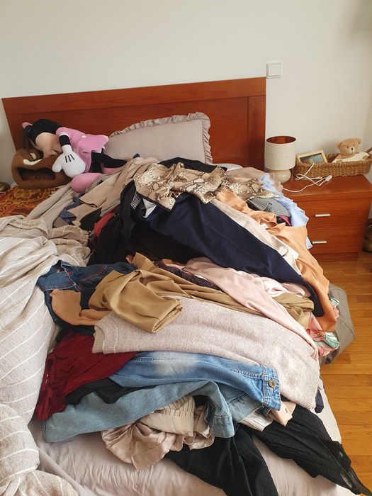 Lote peças de roupa em perfeito estado