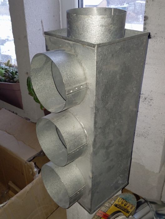 Розгалужувач повітря для каміна, розподільник повітря