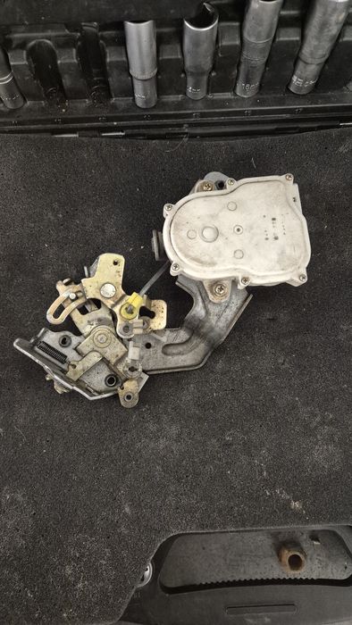 Mechanizm zamka tylnej klapy Suzuki Vitara I (nie cabrio)