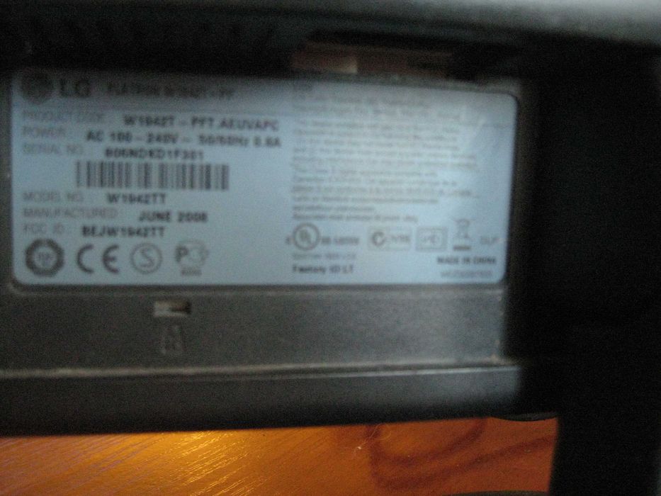 Монитор LG Flatron W1942T.