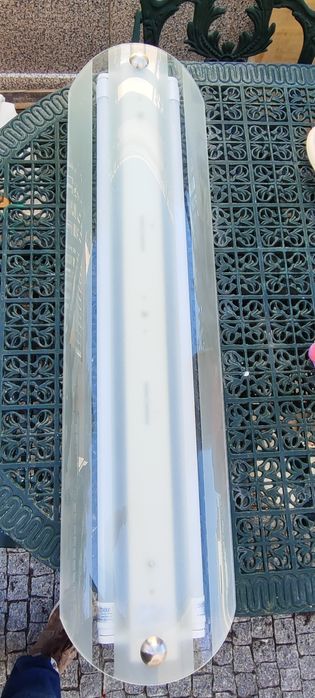 Flurecente com lâmpadas lede.