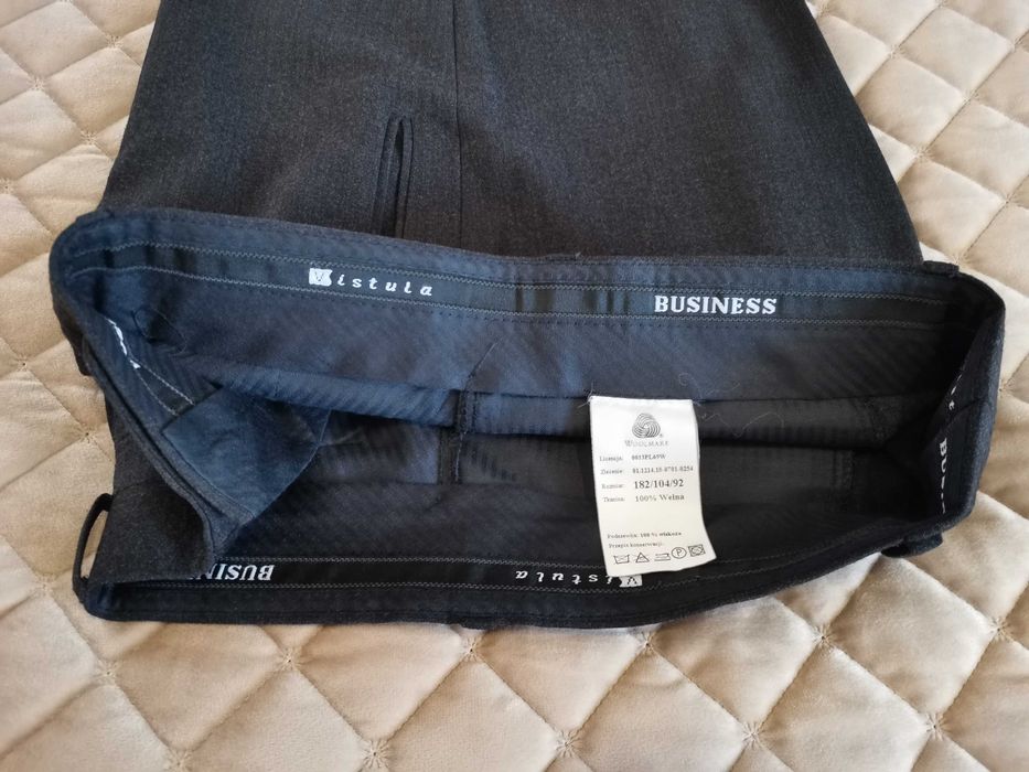 Garnitur V I S T U L A – szary, 182/104/92, Stan B. Dobry!
