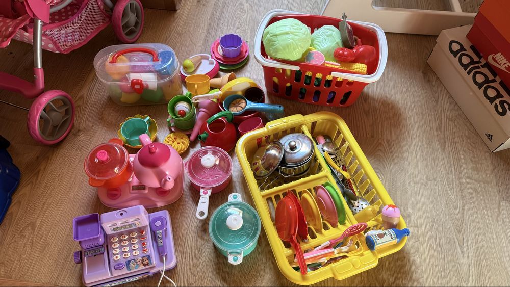 Набір посуду та овочів/фруктів