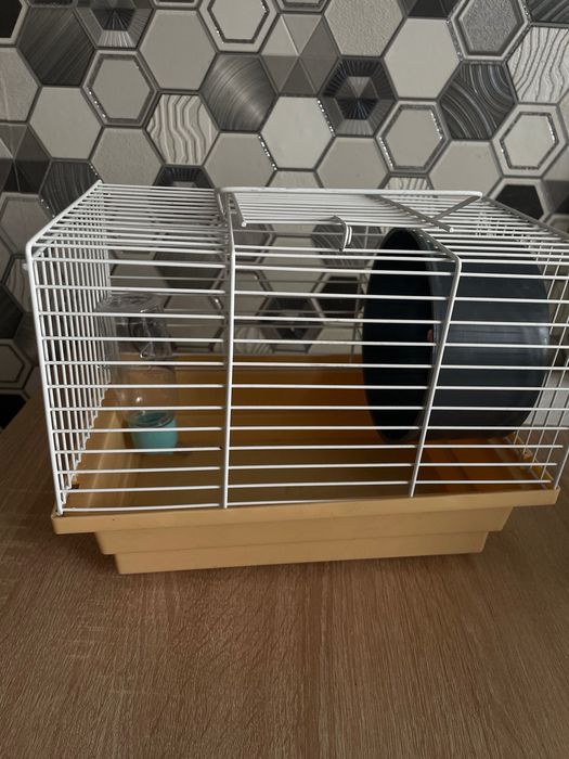 Продам клітку  для хом’яка,430 грн з наповнення та кормом