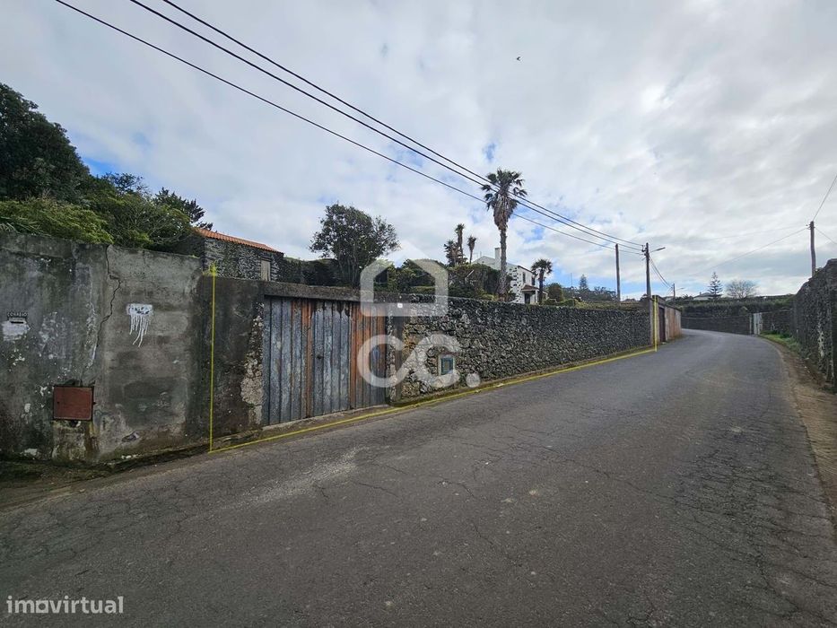 Terreno com 7040m2 - Rabo de Peixe - Ribeira Grande