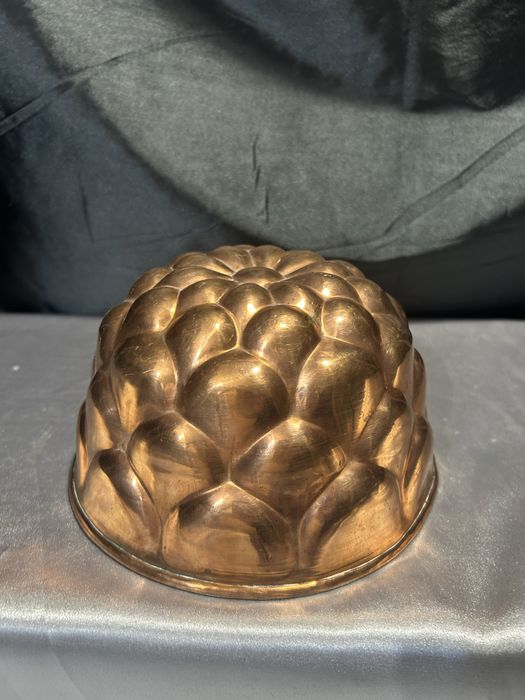 Miedziana Foremka na Babkę – Klasyczna, z Kółeczkiem do Zawieszenia