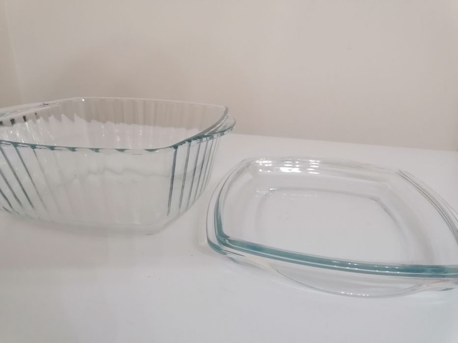 Saladeira  quadrada com tampa em  vidro