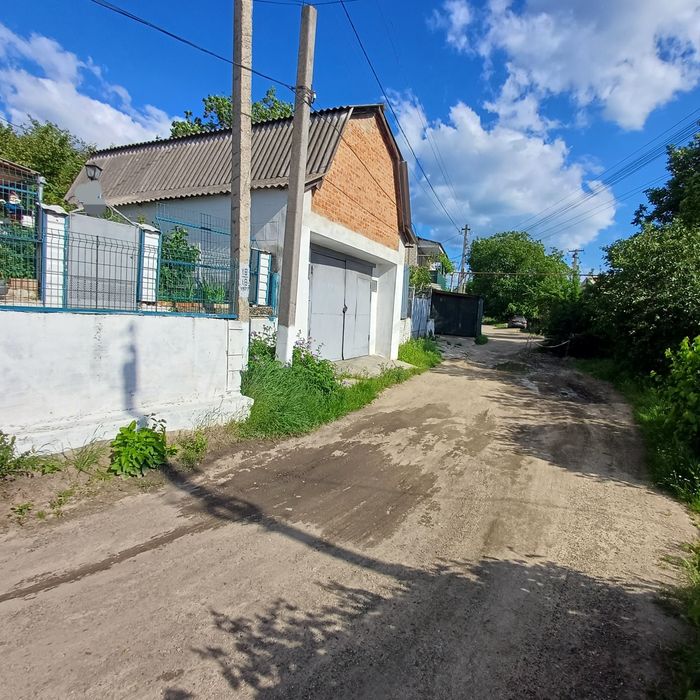 Продаж будинку з жилою літнею кухнею,район сахзаводу