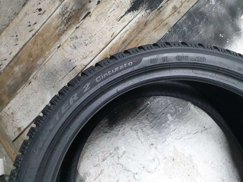 Dwie Opony zimowe Demo 225/40R18 8,8mm Pirelli Winter 2 Cinturato