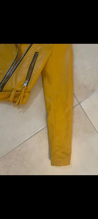 Casaca de pele amarelo