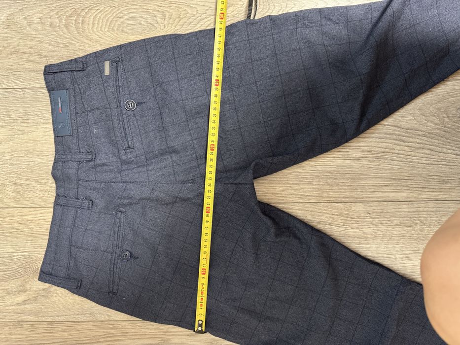 Чоловічі брюки в клітинку