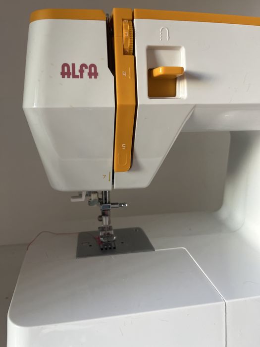 Máquina de costura Alfa