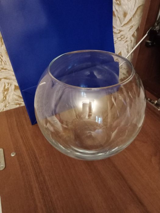 Скляні вази:циліндр2,2л,графін 1,1л,куля 3л