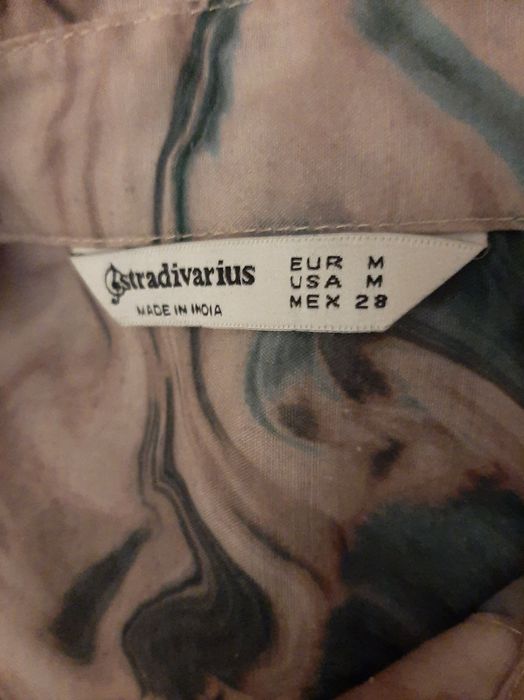 Camiseiro Stradivarius às cores