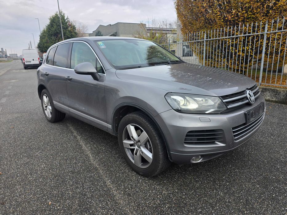 Tuareg  3.0tdi  Posiadam  inne  auta  z  włoch  całe i uszkodzone