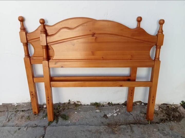 Cabeceira e pés de cama em pinho