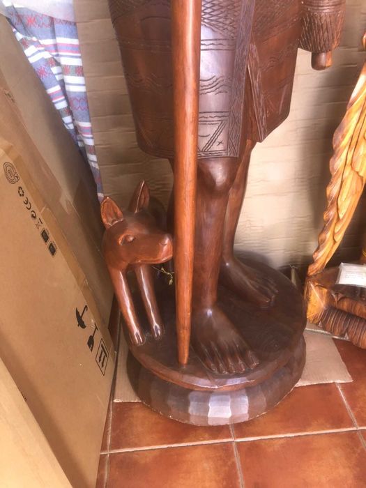 Escultura Africana em Madeira Maciça – 1,80m