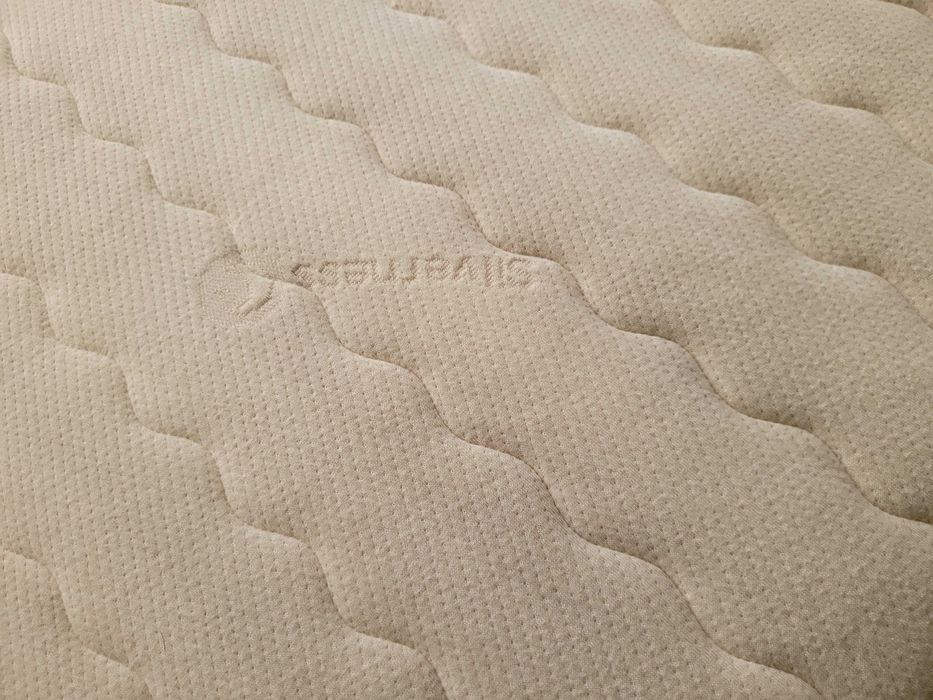 Cama de casal - Constituído por dois sommiers individuais elétricos e