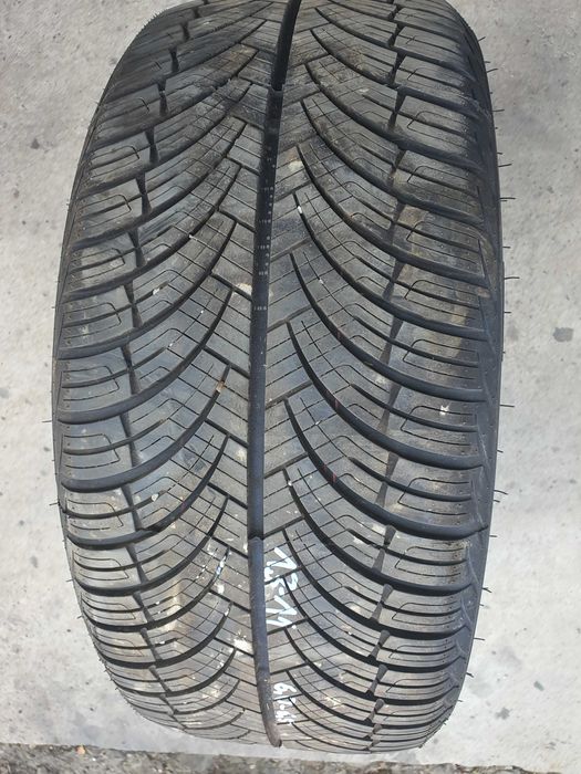 Opony całoroczne Arivo Carlorful A/S 235/40 R18 2025