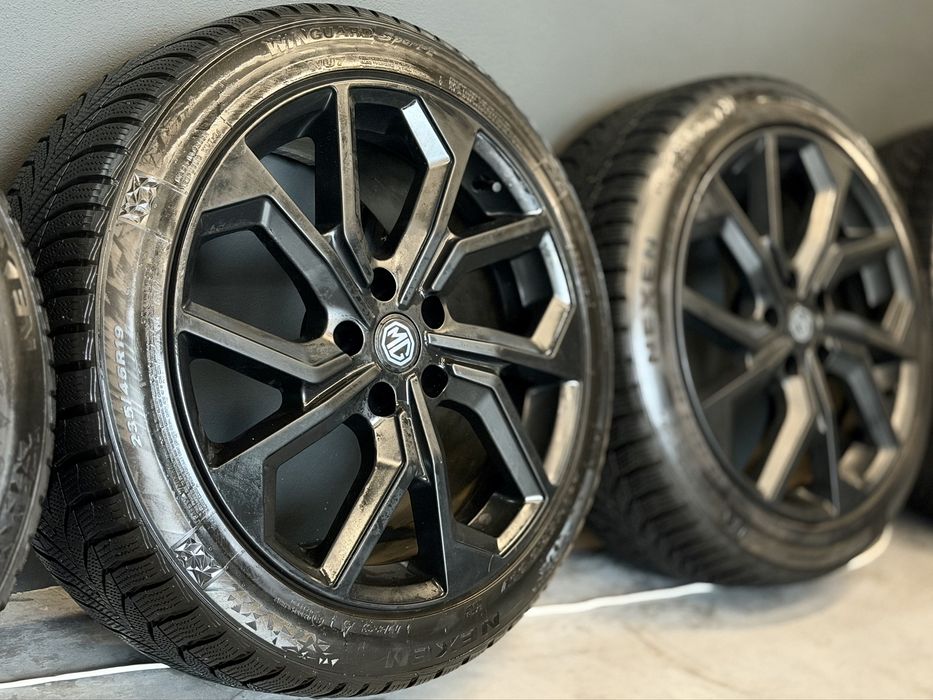 Jantes 19” com Pneus Nexen 235/45 R19 – Conjunto Completo