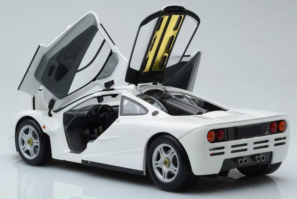 1/18 mclaren f1 white (minichamps)