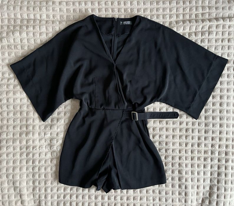 Красивий чорний комбінезон, р. S/8/36, стан ідеальний, можливий торг