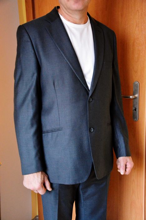 W bardzo dobrym stanie garnitur