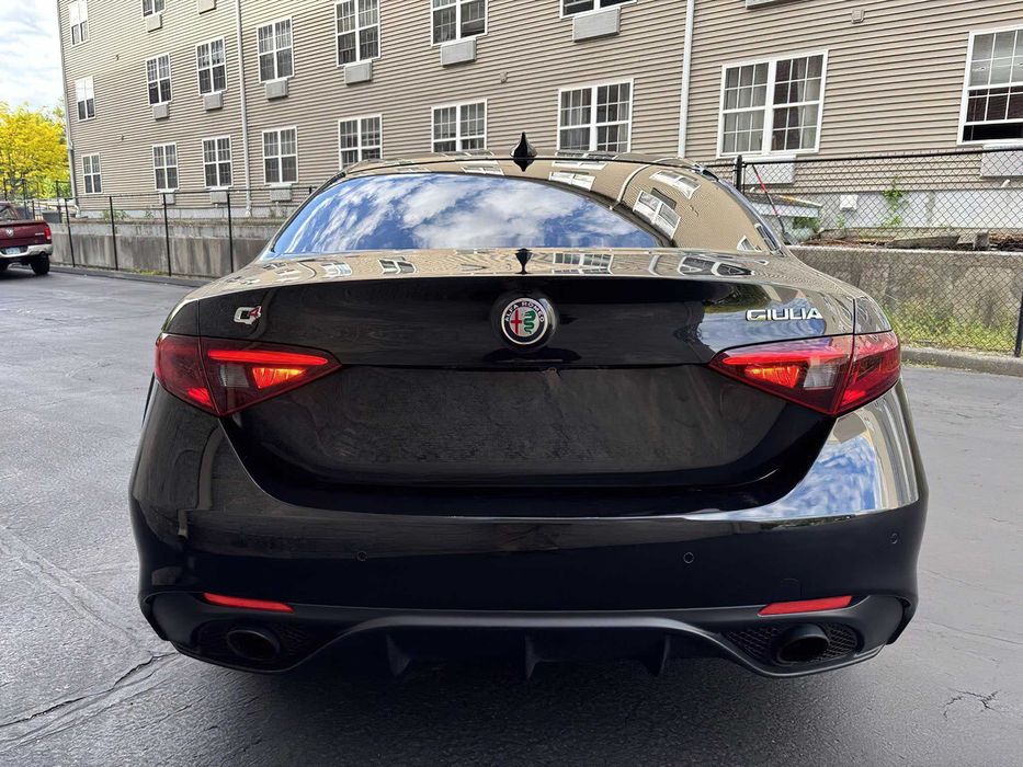 Alfa Romeo Giulia Veloce      2023