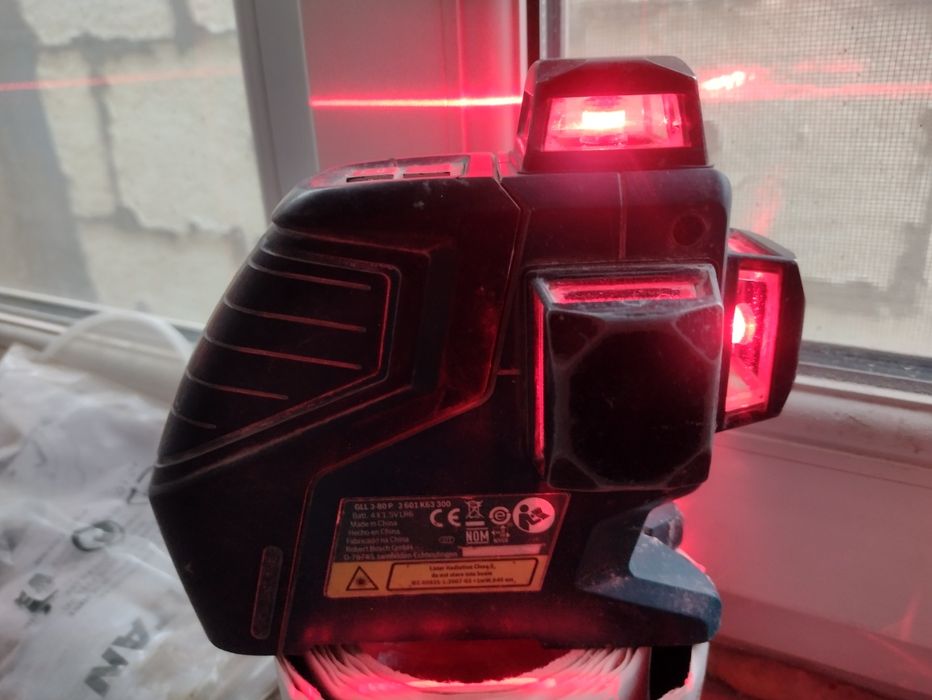 Лазерный уровень Bosch gll 3-80 р