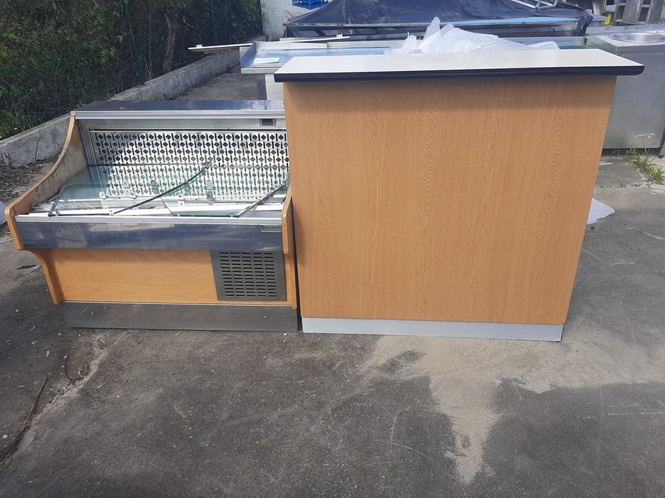 Conjunto de balcão e vitrine para restaurante