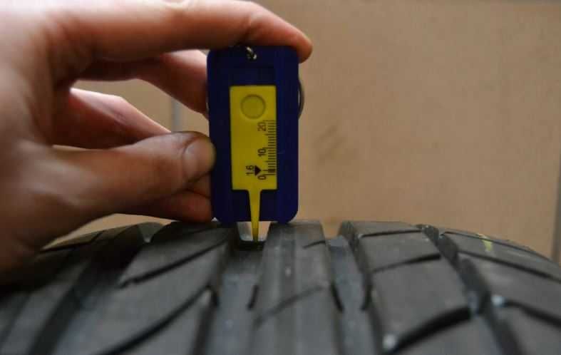 1x LATO 225/60r17 Dunlop Sport Maxx  RFT DSS