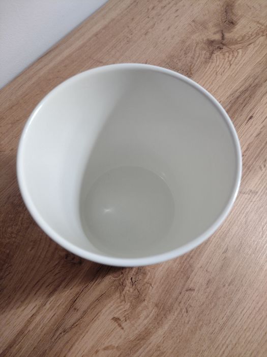 Doniczka, osłonka biała ceramiczna