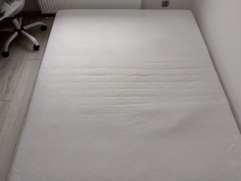 Materac 160x200 sprężynowy.