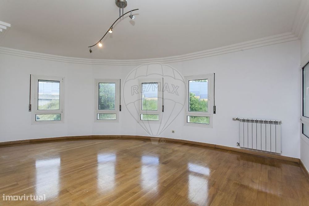 Apartamento T4 para arrendamento