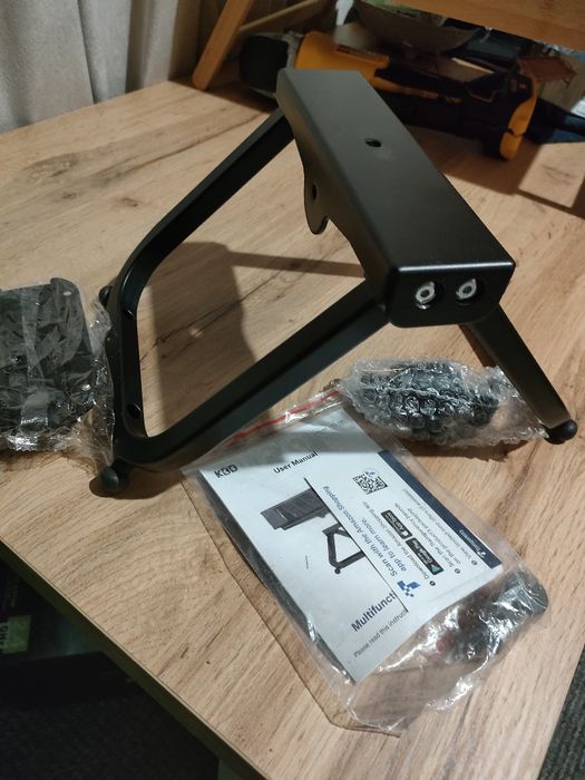 Uchwyt do projektora biórowego