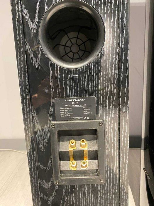 Потужна акустична система (48 кг), трьохполосні колонки Cortland
