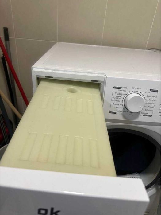 MÁQUINA DE SECAR ROUPA – A FUNCIONAR